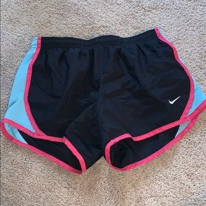 Youth Nike running shorts 💎